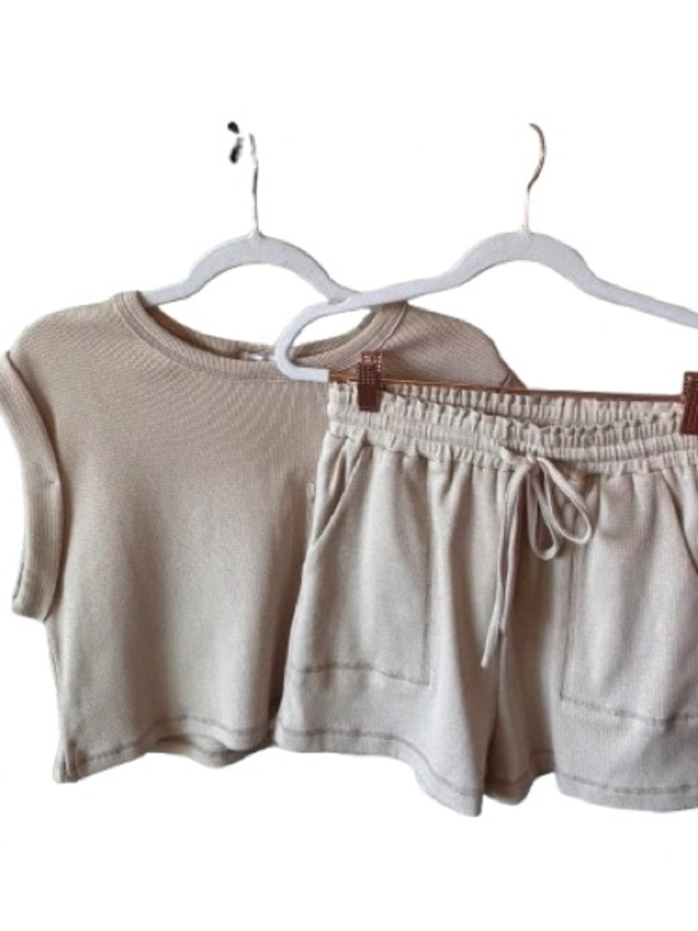 Vestique Set Sleeveless Ribbed Top and Drawstring Shorts in Beige Size L, M